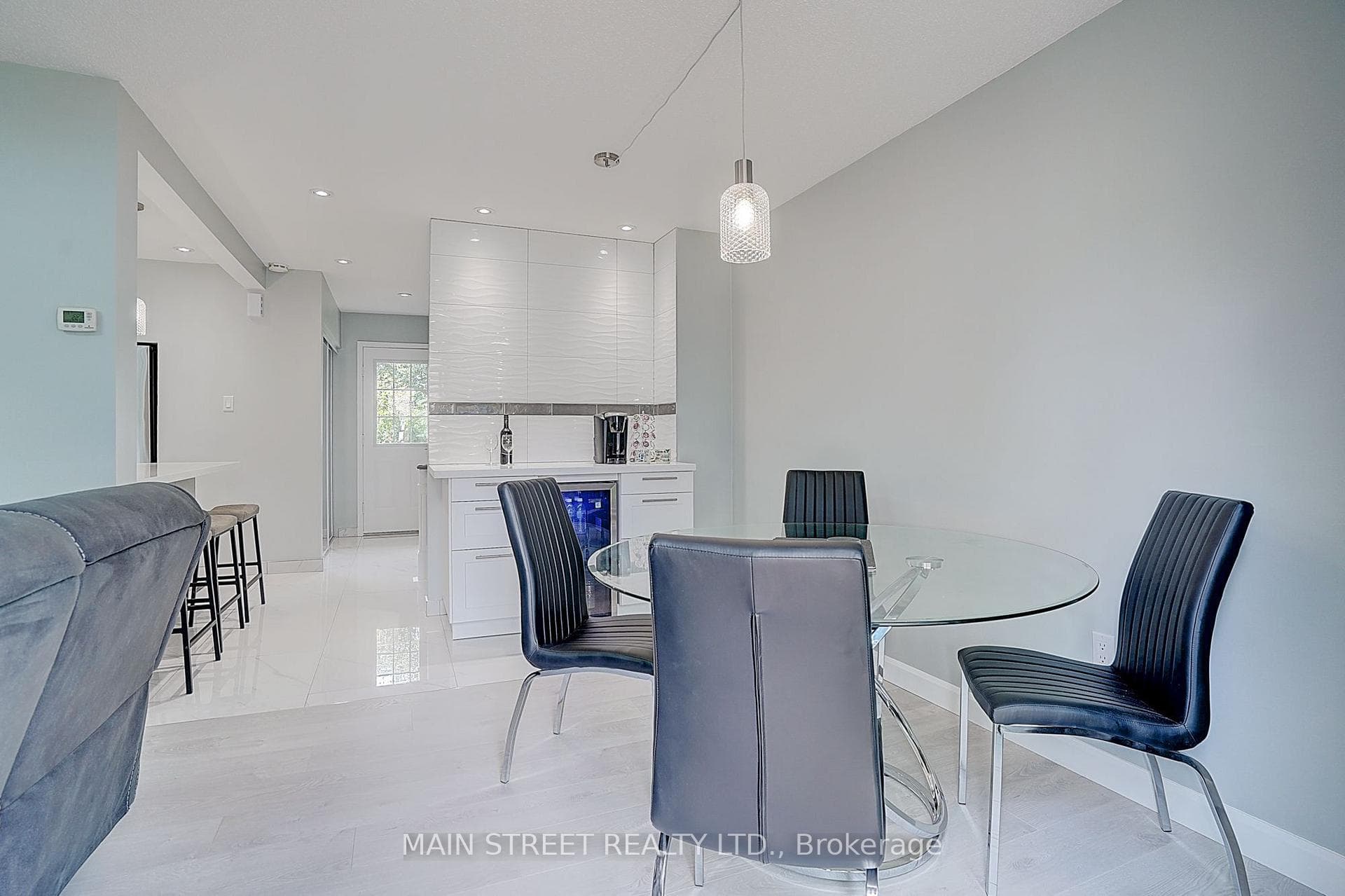 59 Stockbridge Crescent — property photo
