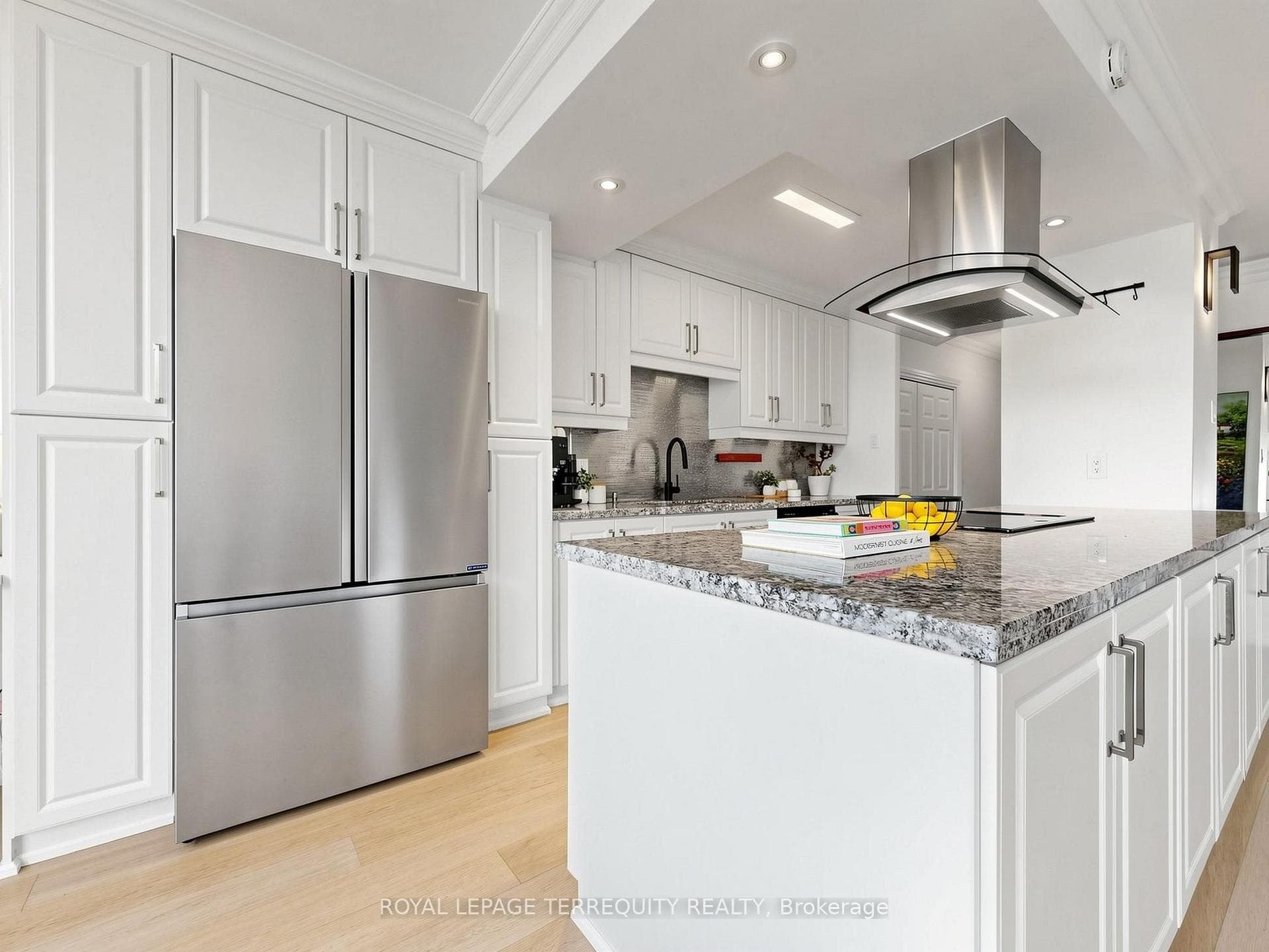 402- 60 Montclair Avenue — property photo