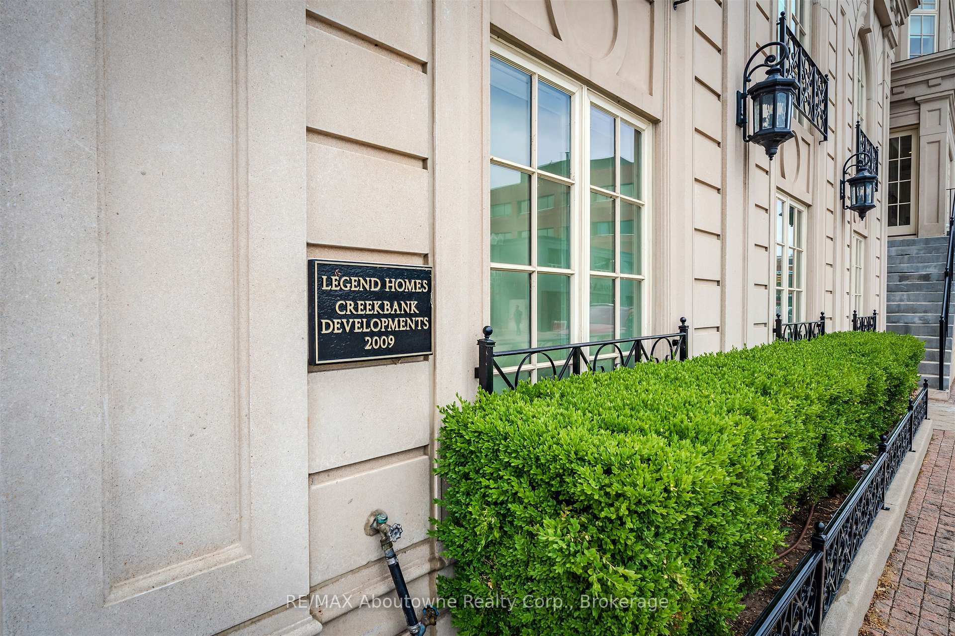 402- 253 Church Street — property photo
