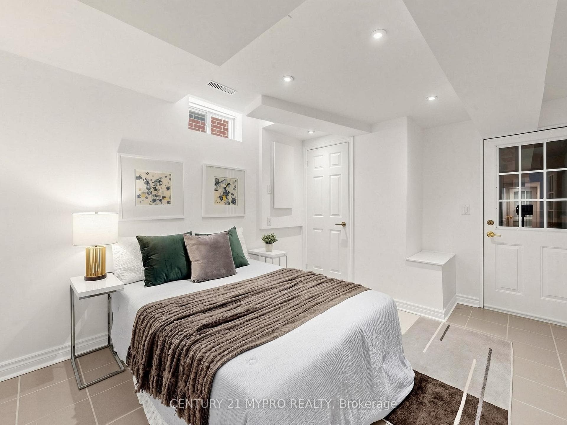 74 Victoria Wood Avenue — property photo