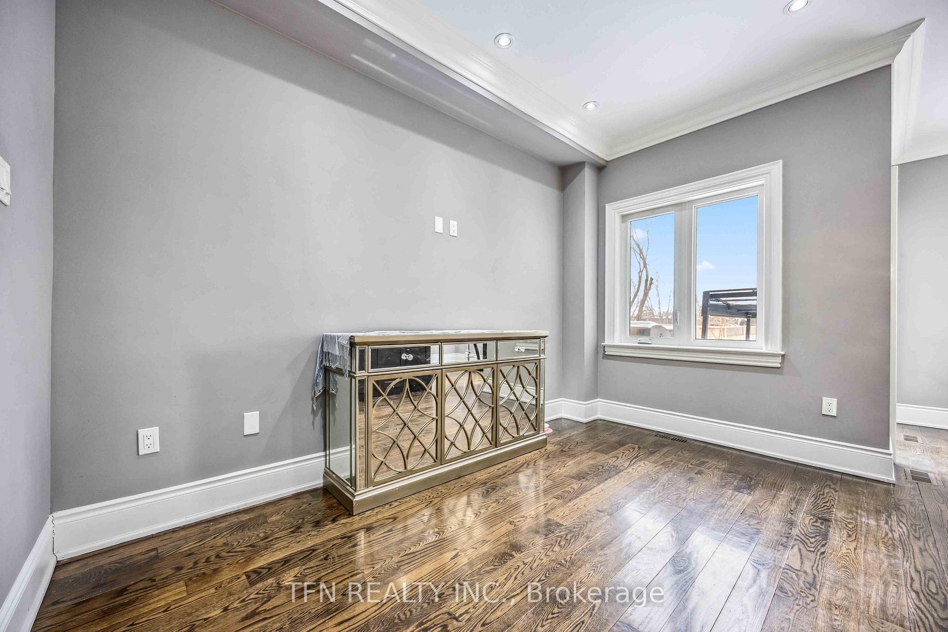 282B Aylesworth Avenue — property photo