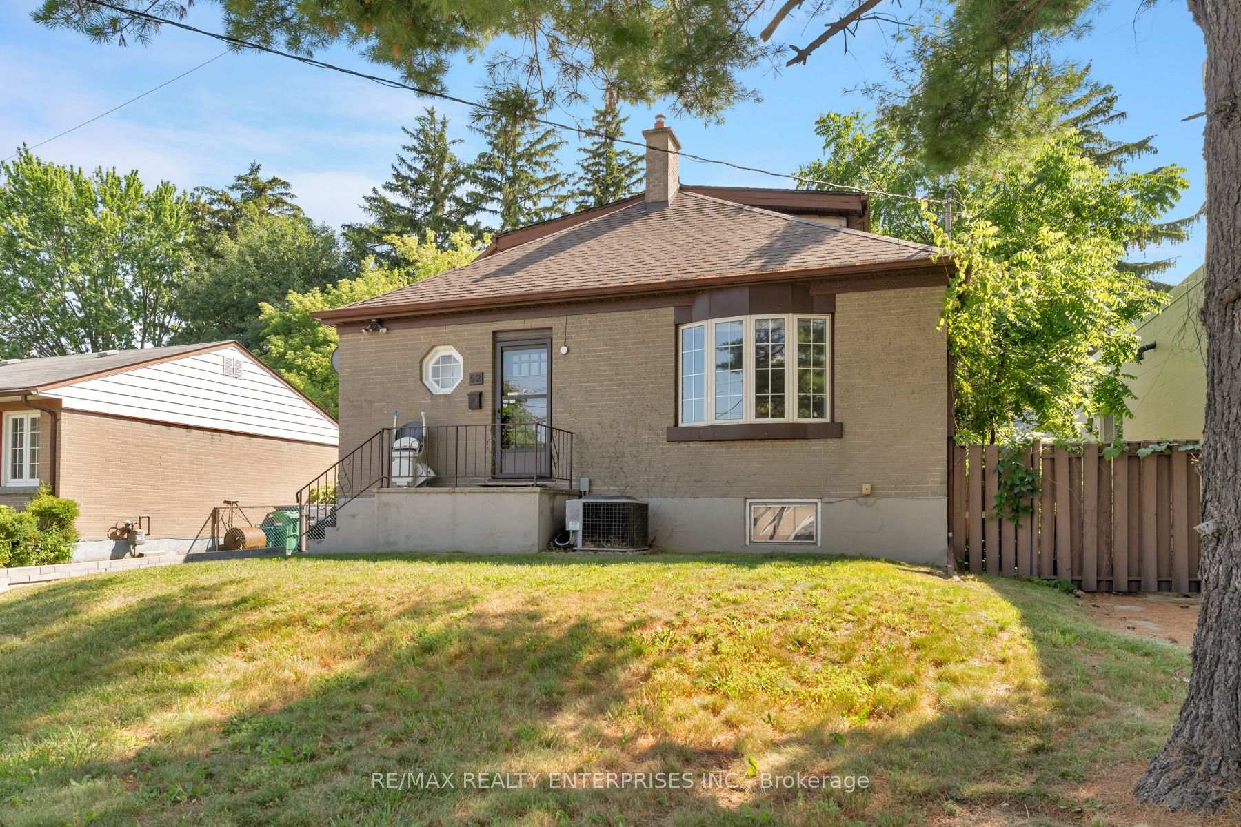 52 Briarwood Avenue — property photo