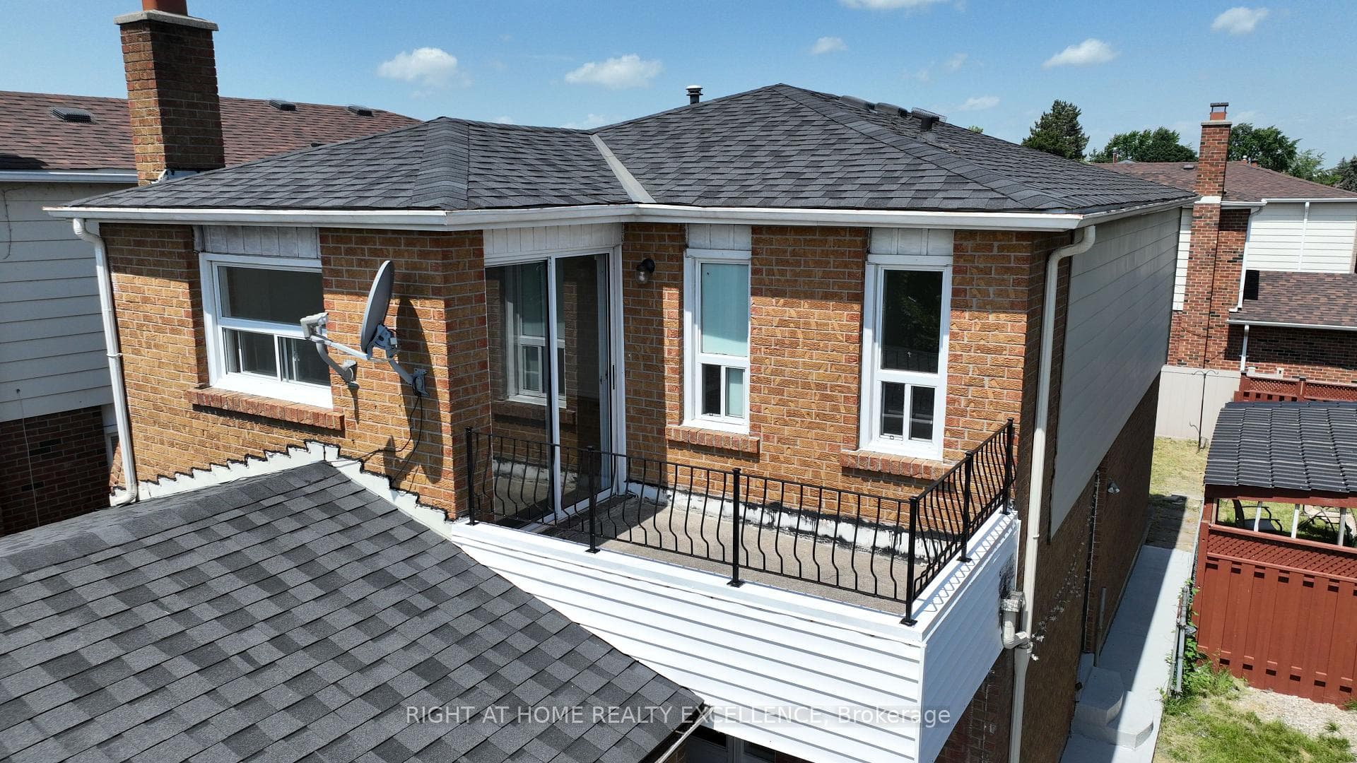 10 Banting Crescent — property photo