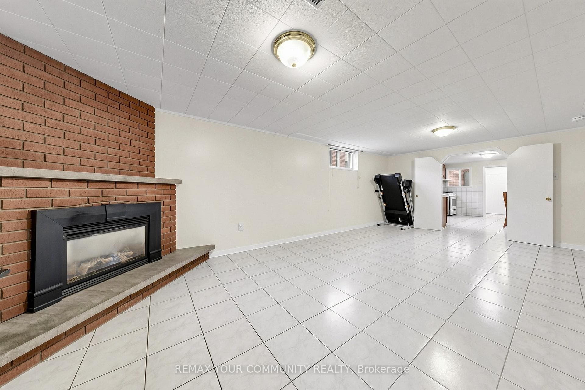 21 Gade Drive — property photo