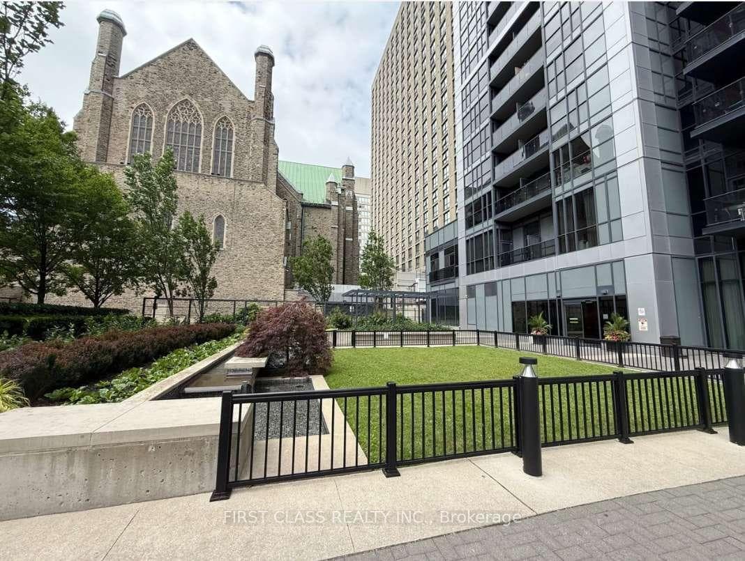 2502- 28 Ted Rogers Way — property photo