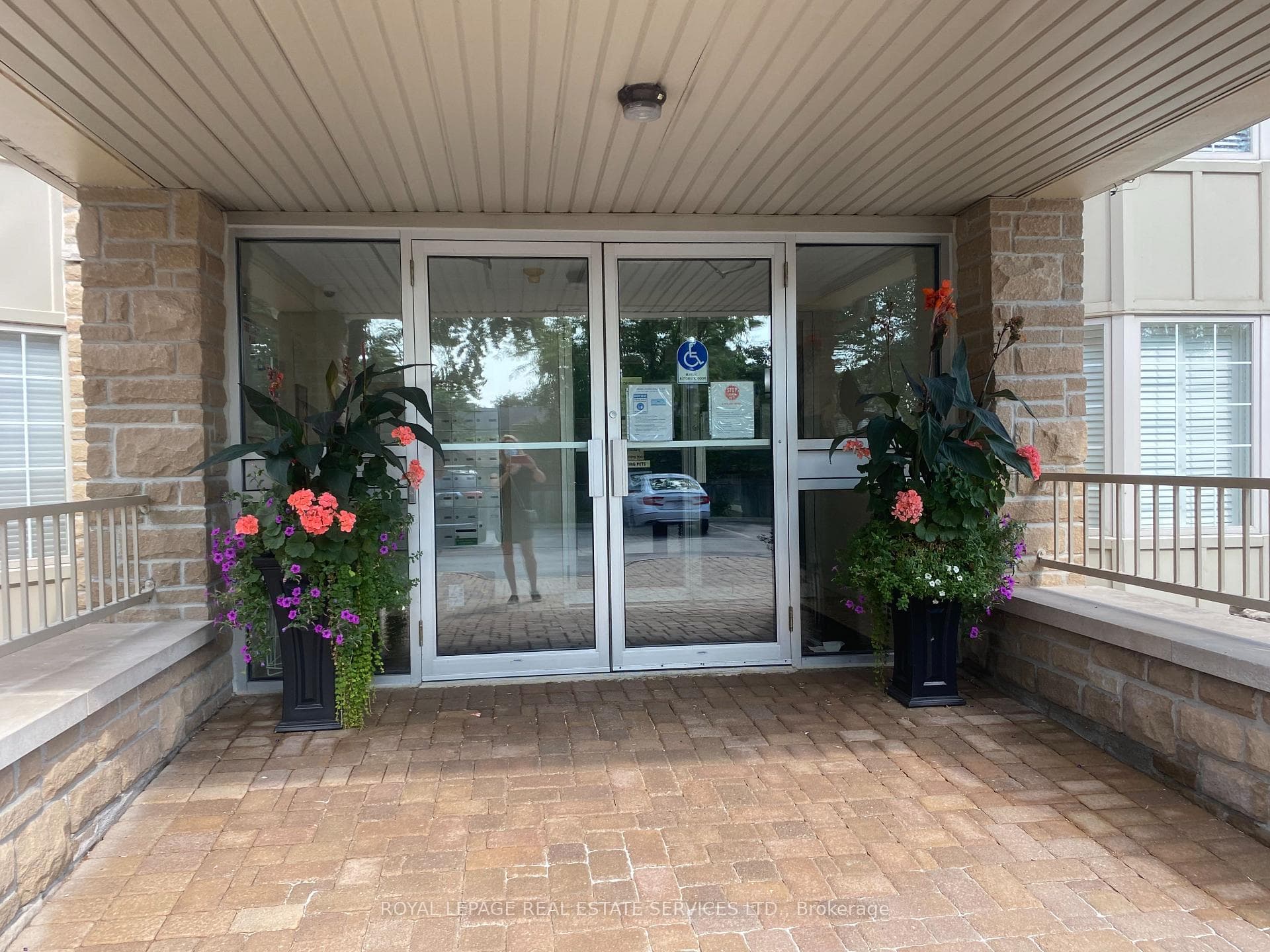 402- 216C Plains Road West Road — property photo