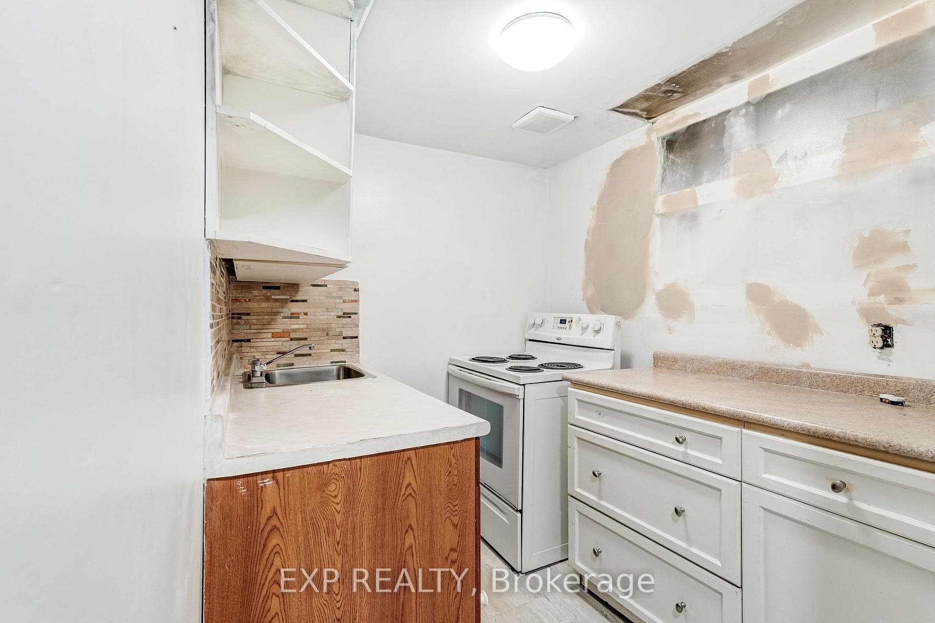 208 West 19th Street — property photo