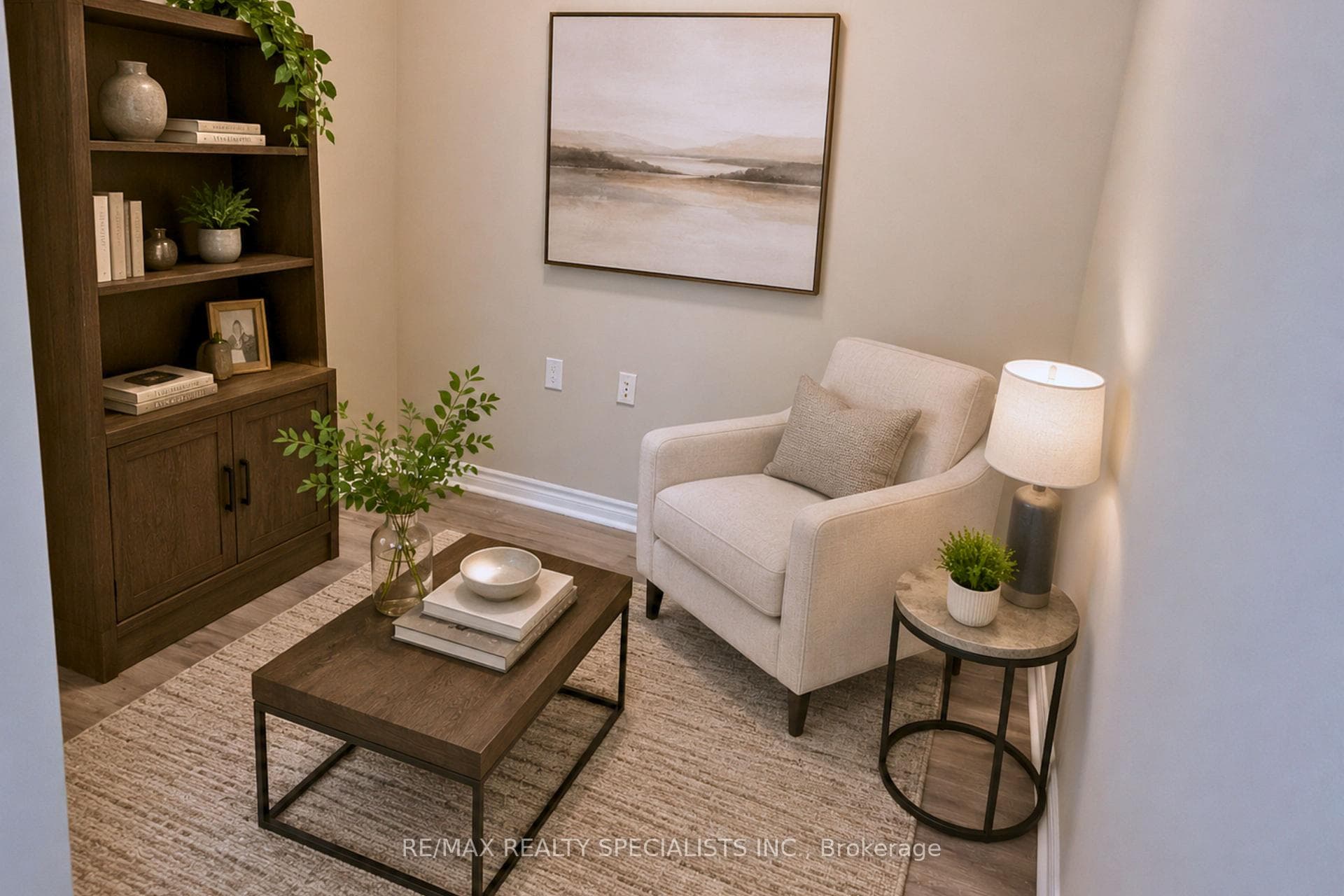 1007- 810 Scollard Court — property photo