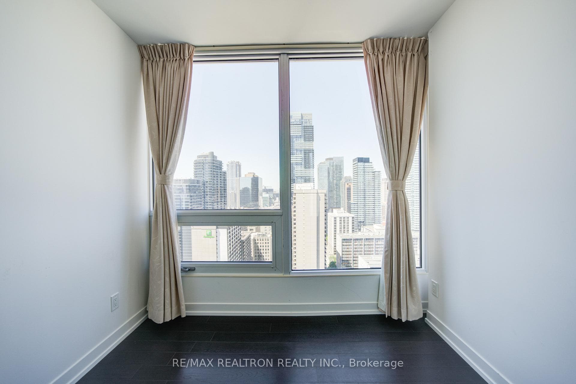 3303- 85 Wood Street — property photo