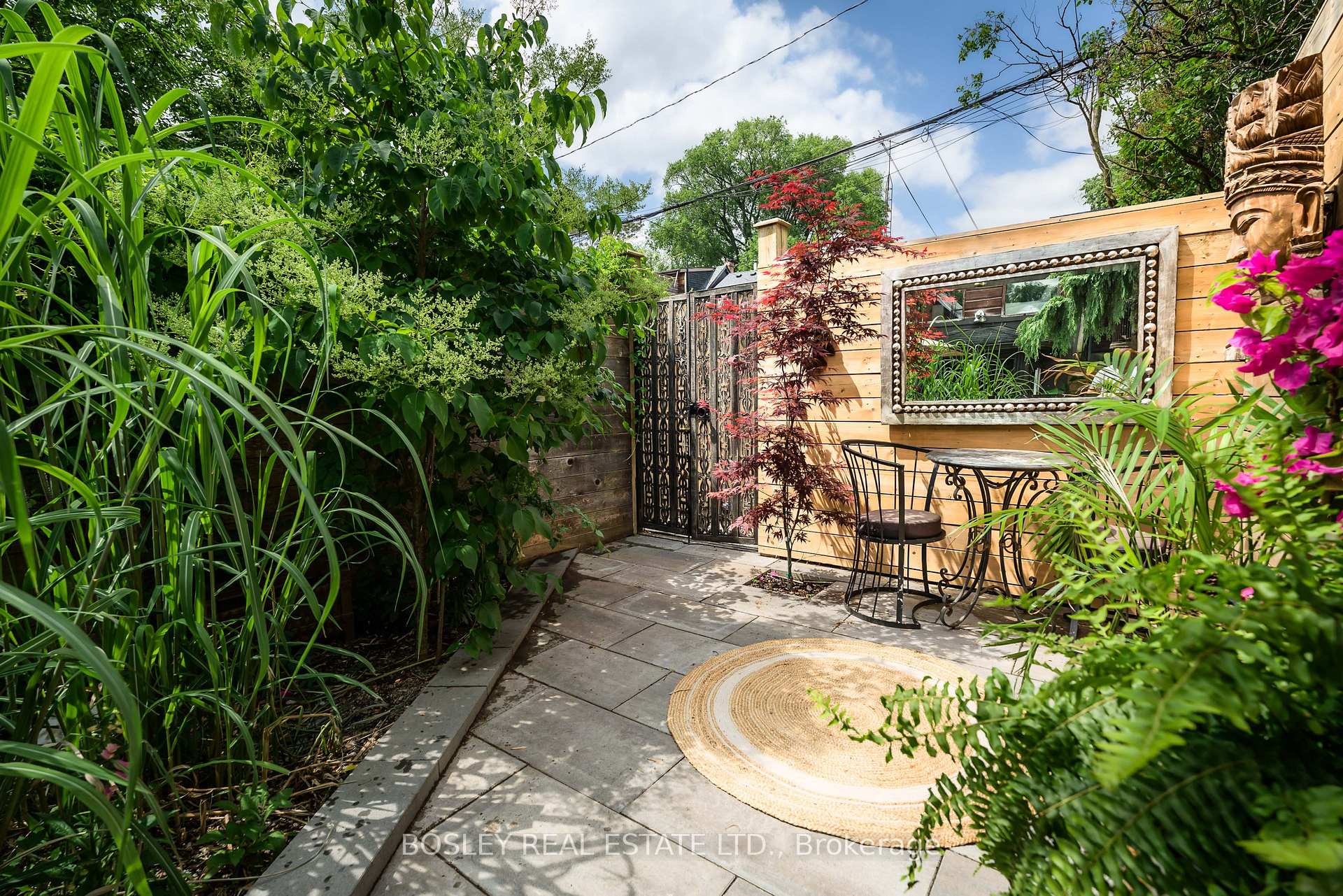 16 Blong Avenue — property photo