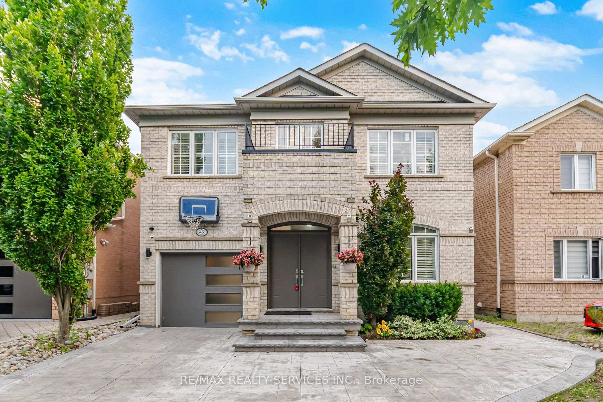 45 Skylark Drive — property photo