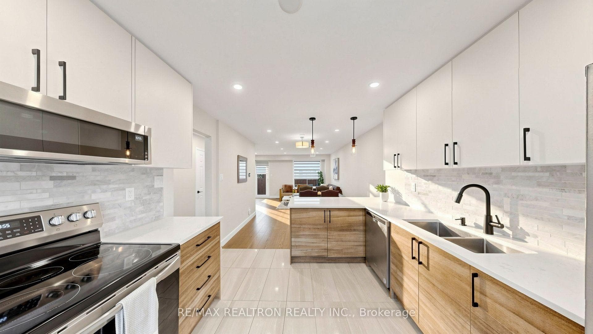 18- 2445 Homelands Drive — property photo
