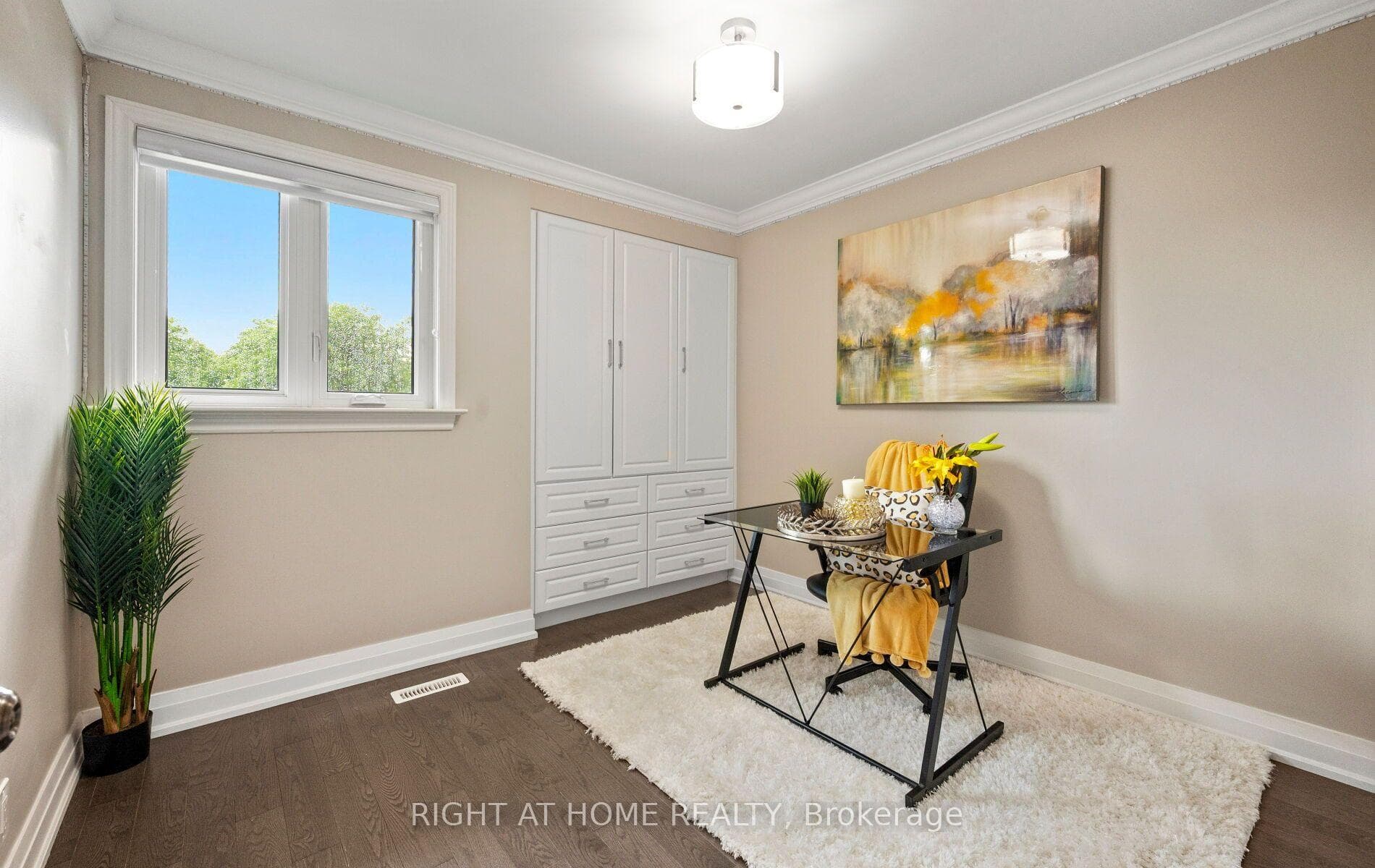 5491 Schueller Crescent — property photo