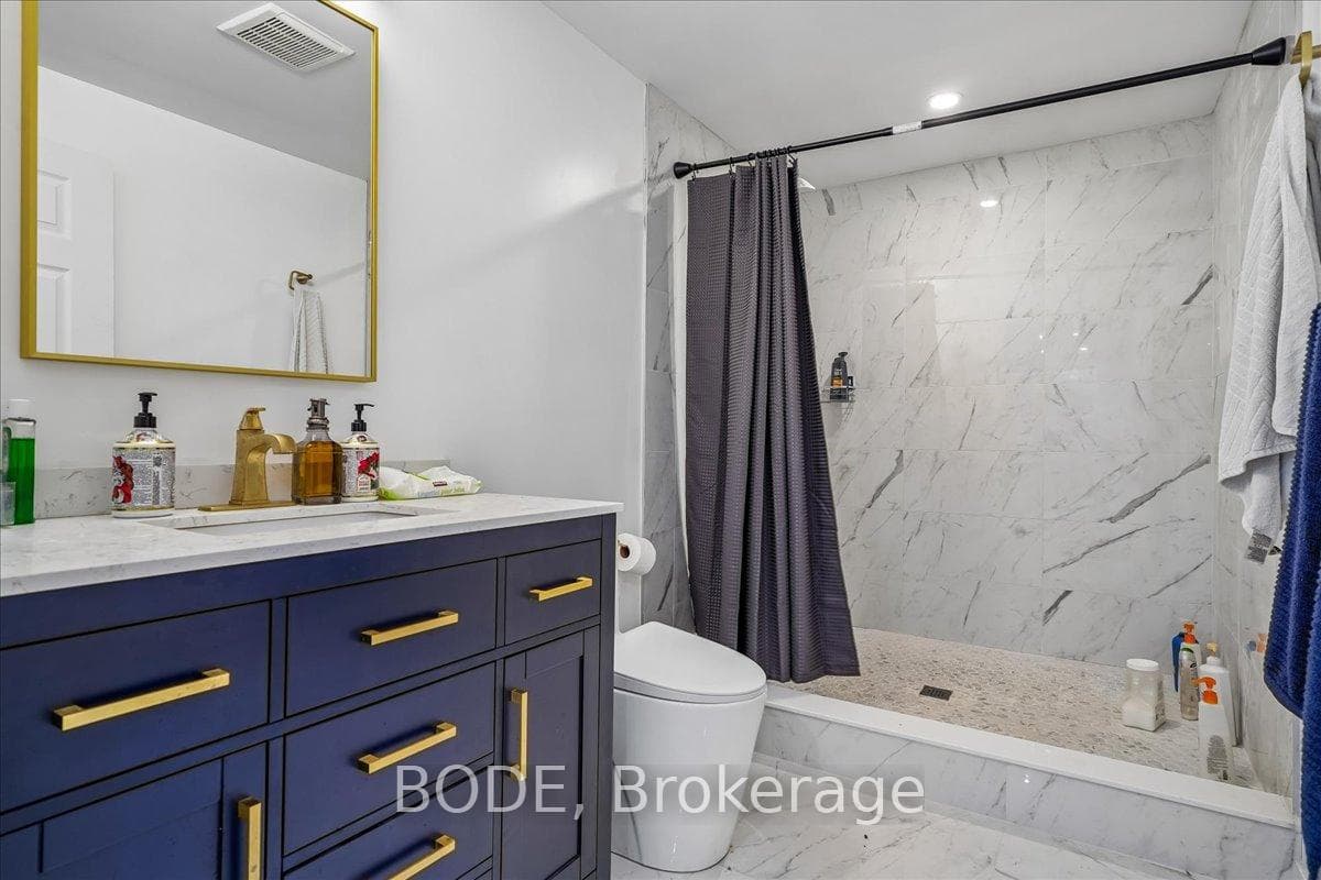 15 Huggins Drive — property photo