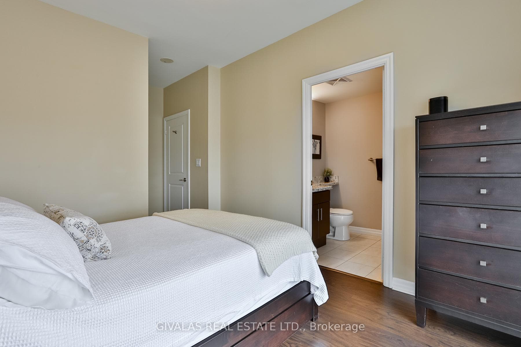 2110- 30 Herons Hill Way — property photo