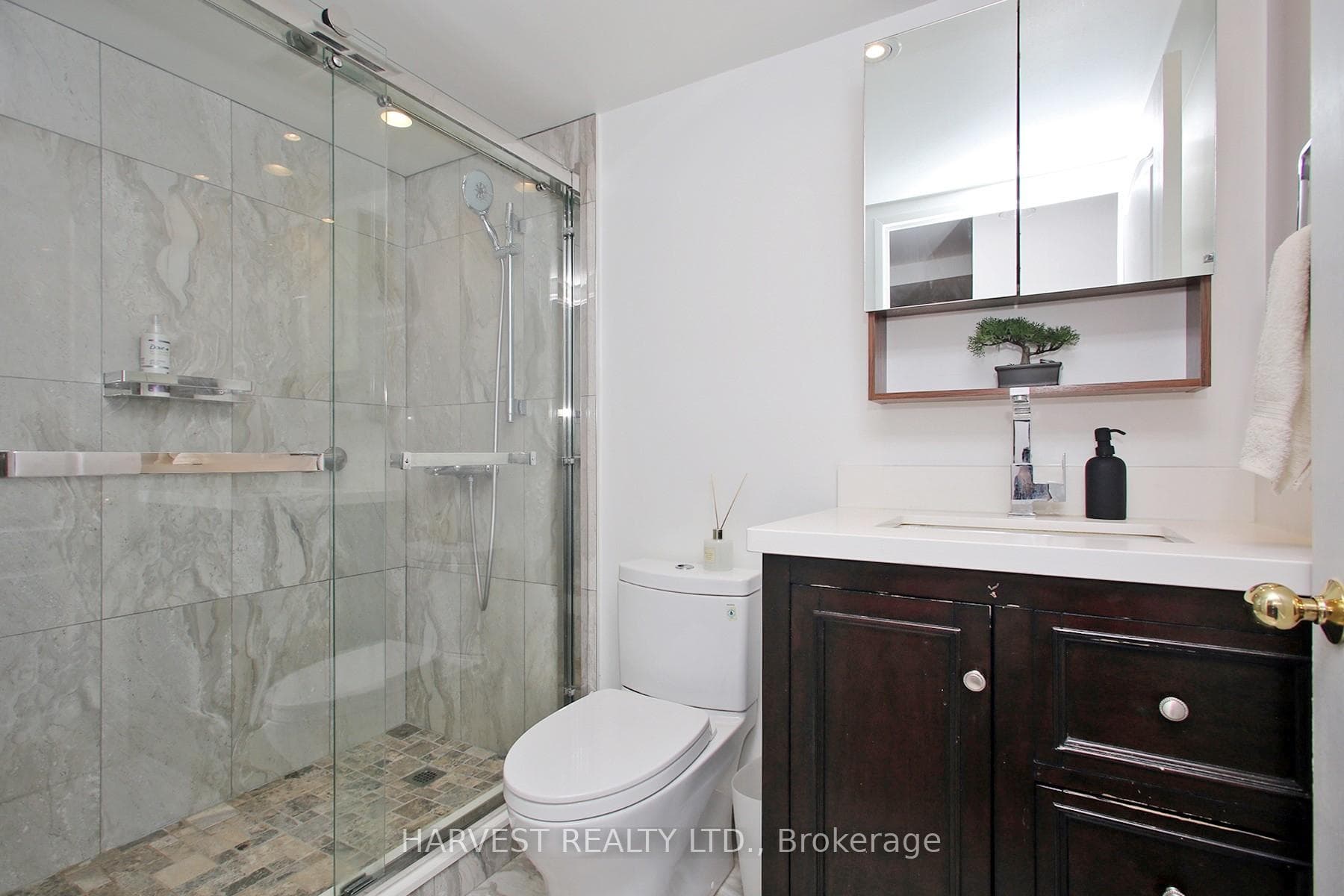 1402- 7 Townsgate Drive — property photo