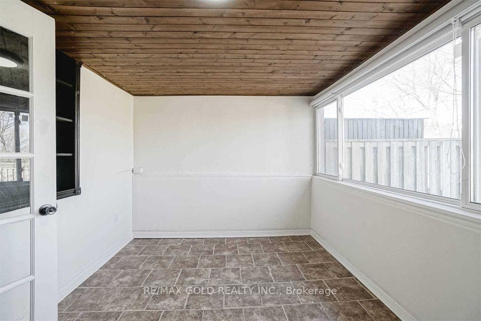 4 Adamson Street — property photo