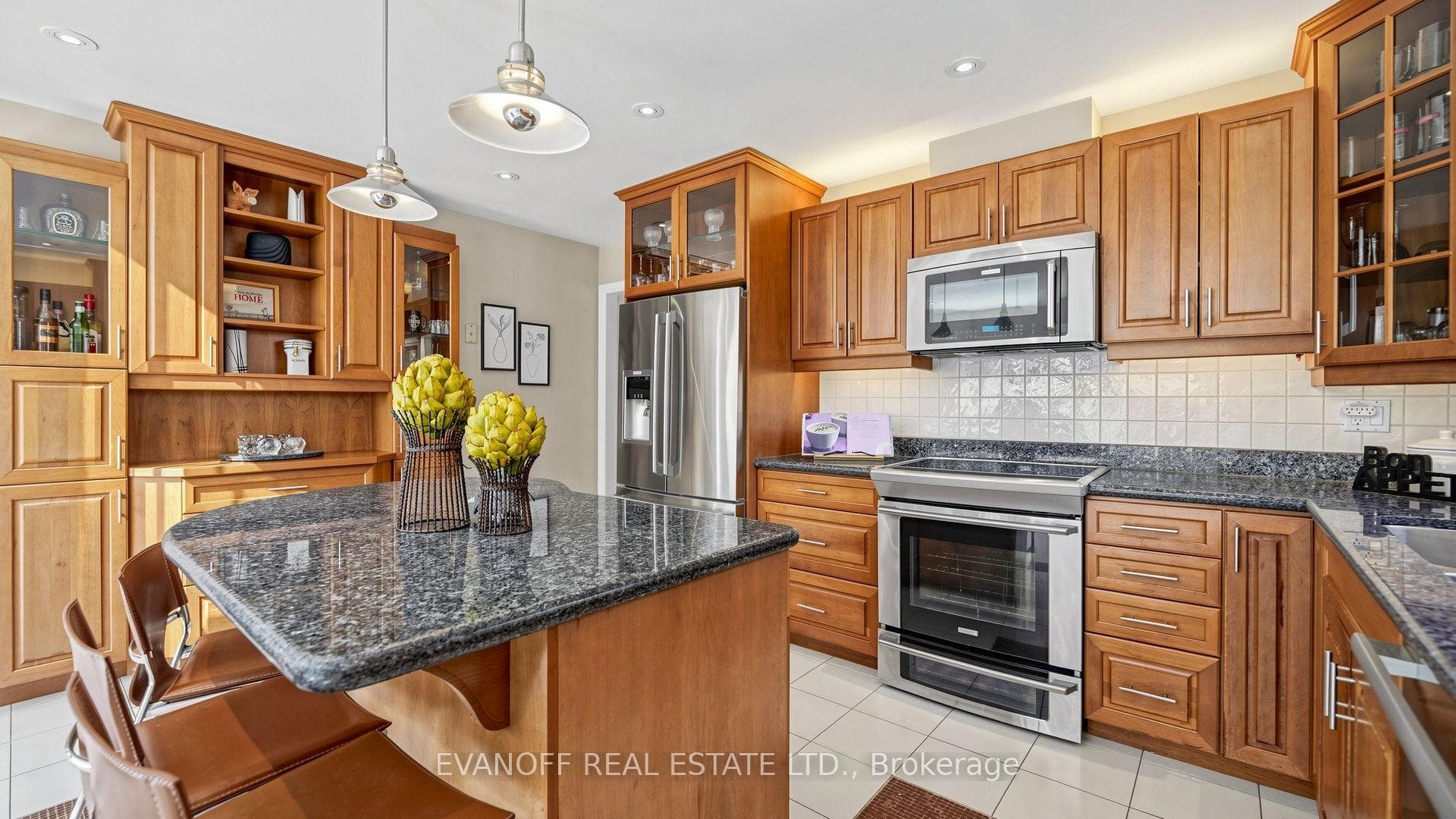929 Creebridge Crescent — property photo