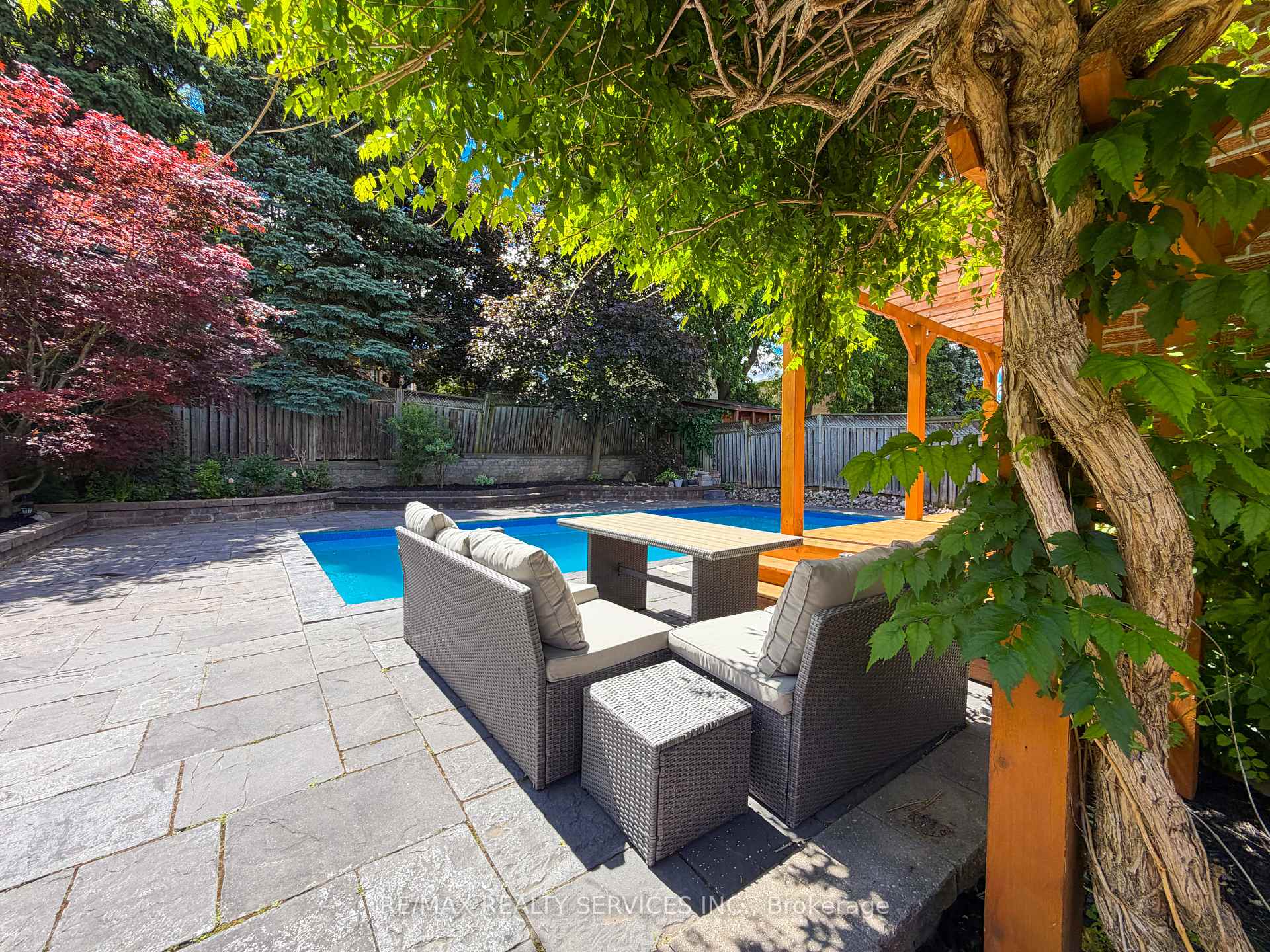238 Laurier Avenue — property photo