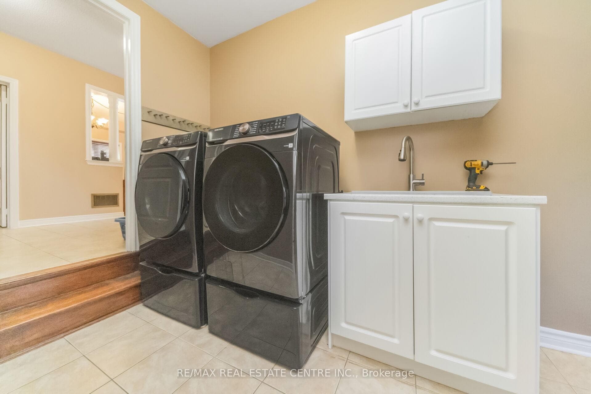 70 Carmel Crescent — property photo