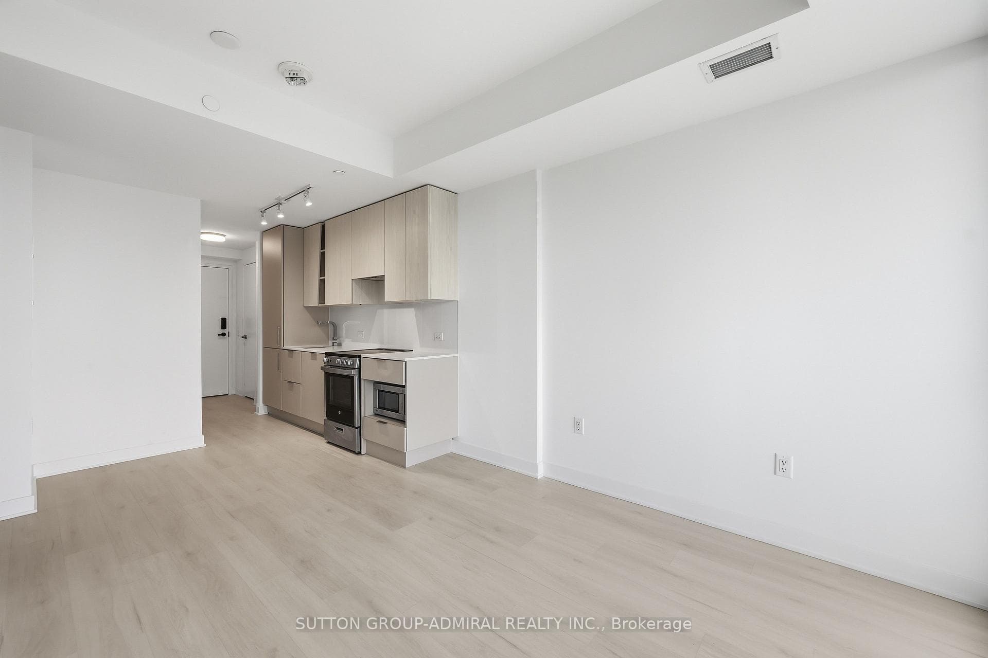 1002- 3900 confederation Parkway — property photo