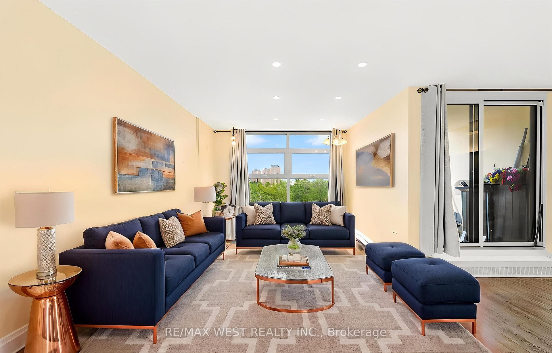 709- 335 Driftwood Avenue — property photo