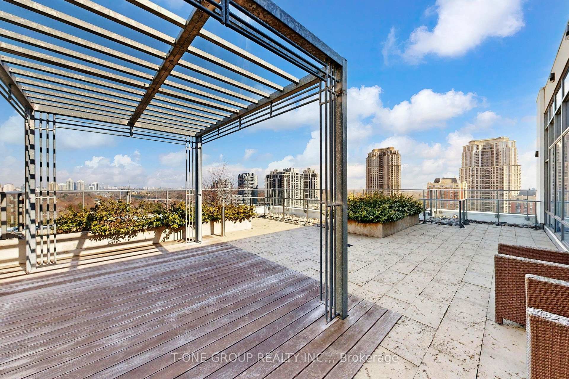 502- 28 Avondale Avenue — property photo