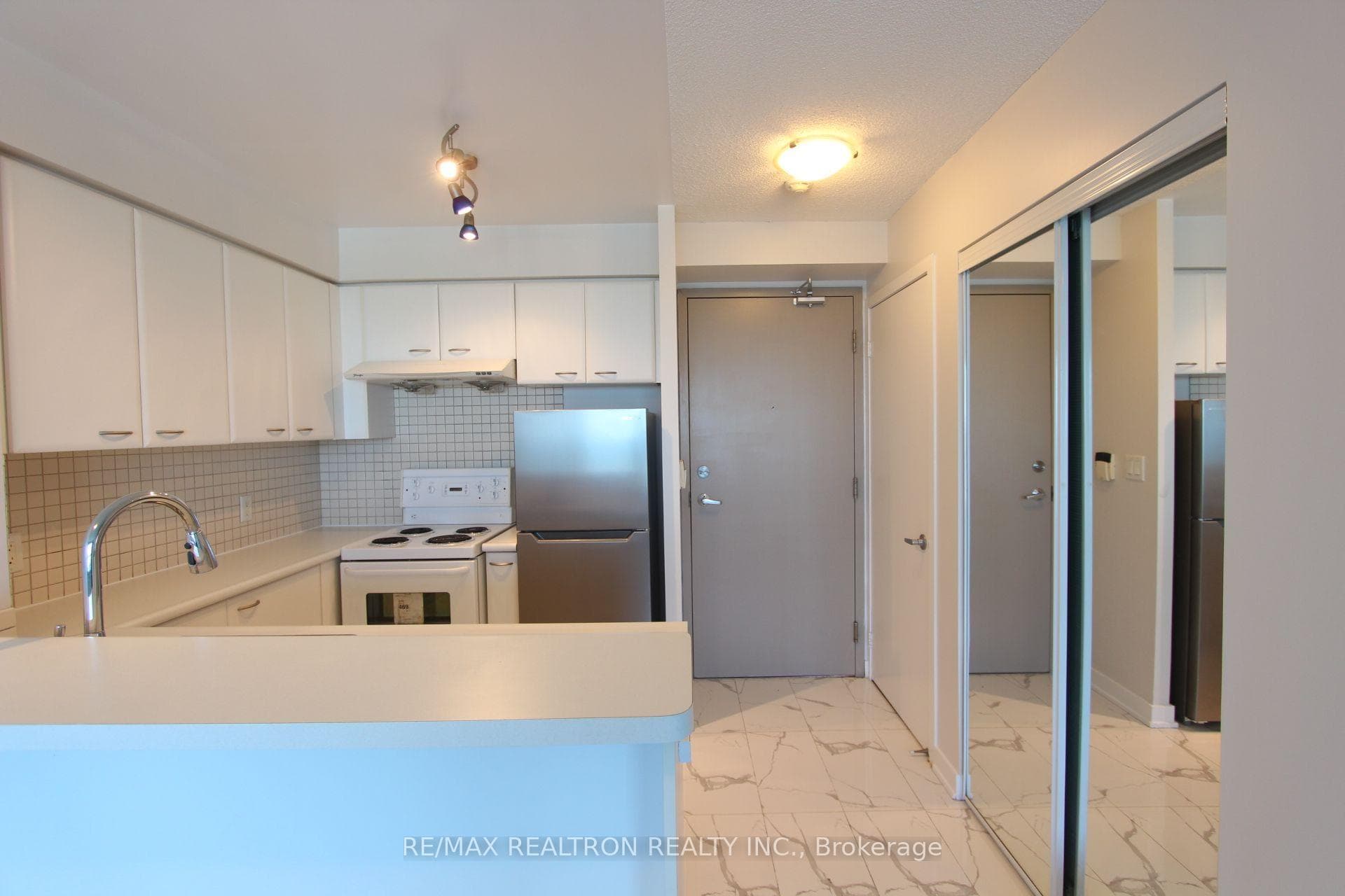 2906- 36 Lee Centre Drive — property photo