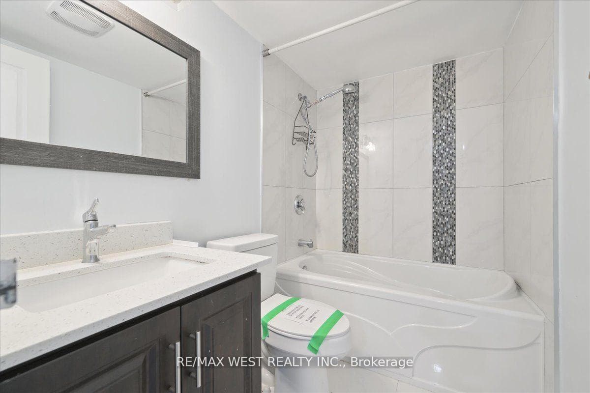 66- 1624 Bloor Street — property photo