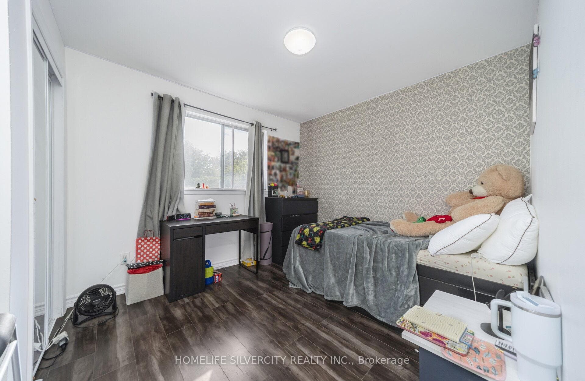 7582 Discus Crescent — property photo