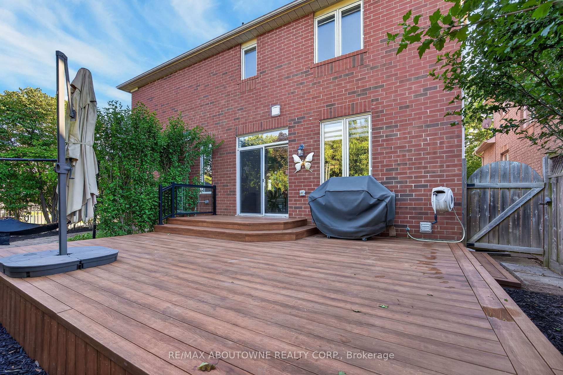 2201 Lapsley Crescent — property photo