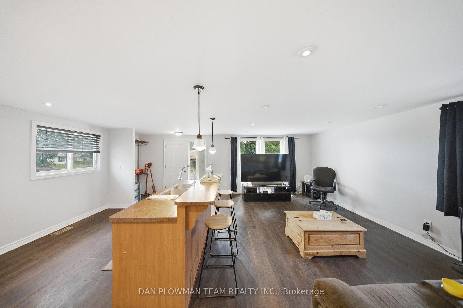 1185 Norman Court — property photo