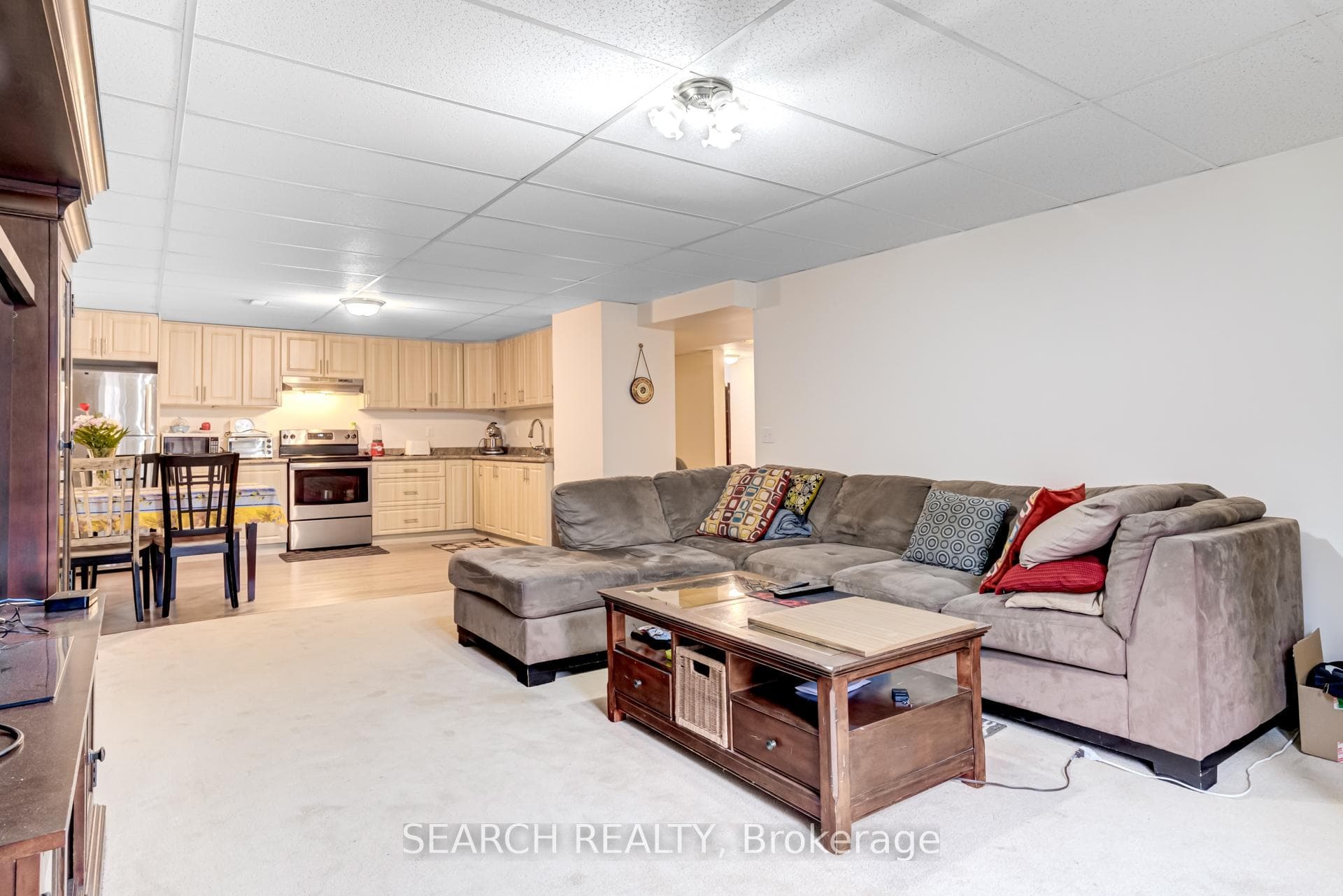 19 Treeline Boulevard — property photo