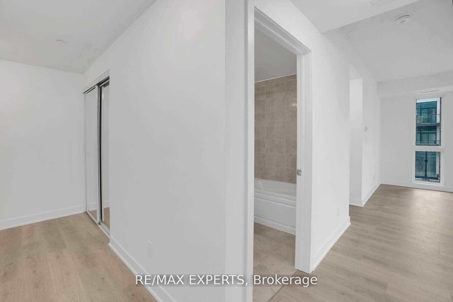 309- 1709 Bur Oak Avenue — property photo