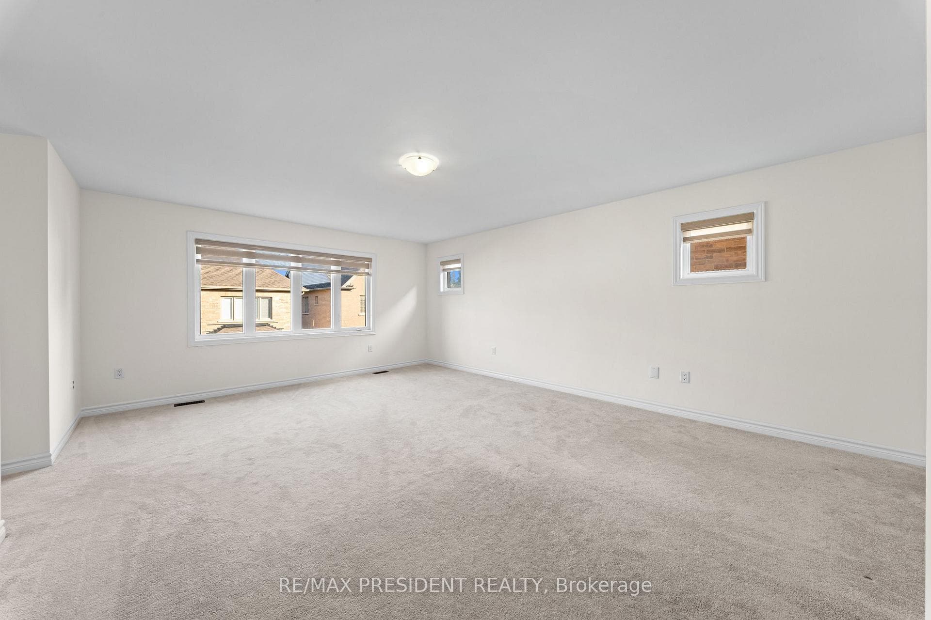 6 JENWOOD Crescent — property photo