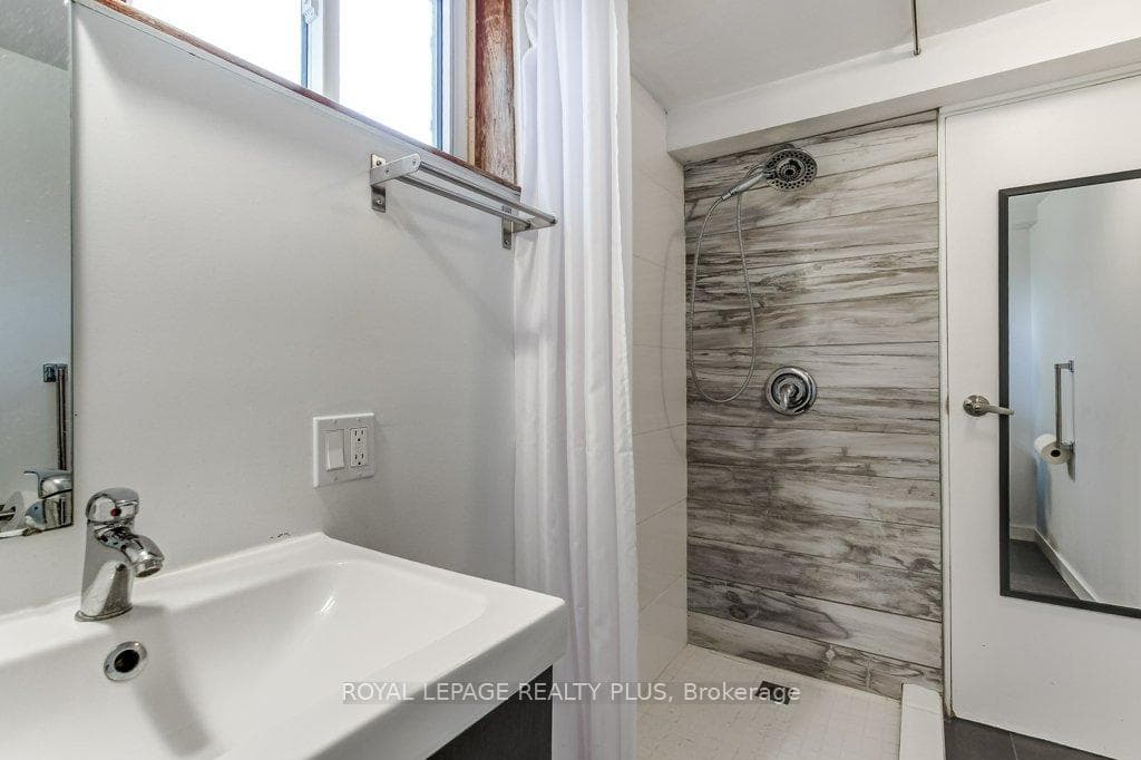 5322 Windermere Drive — property photo