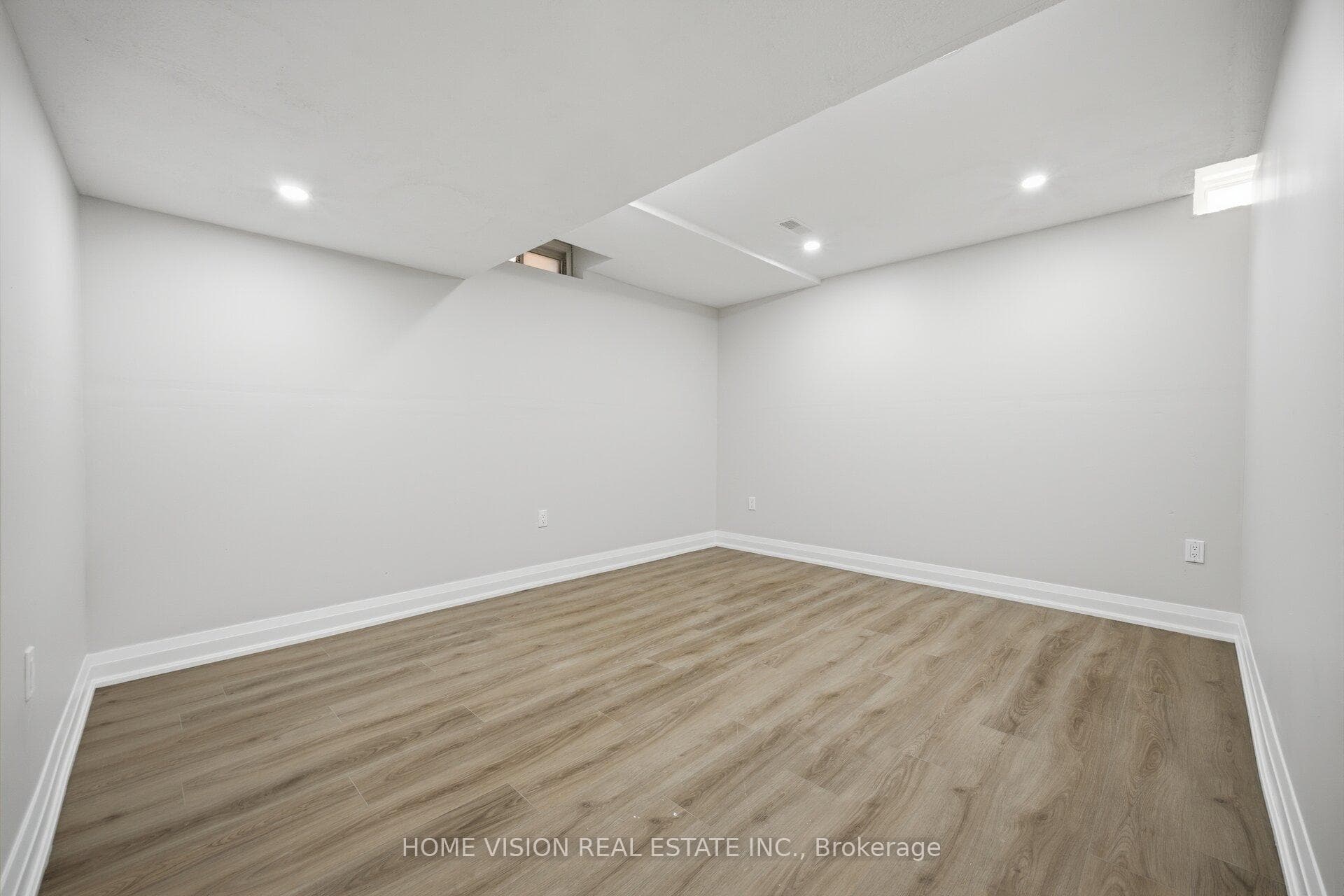 392 Father Tobin Road — property photo