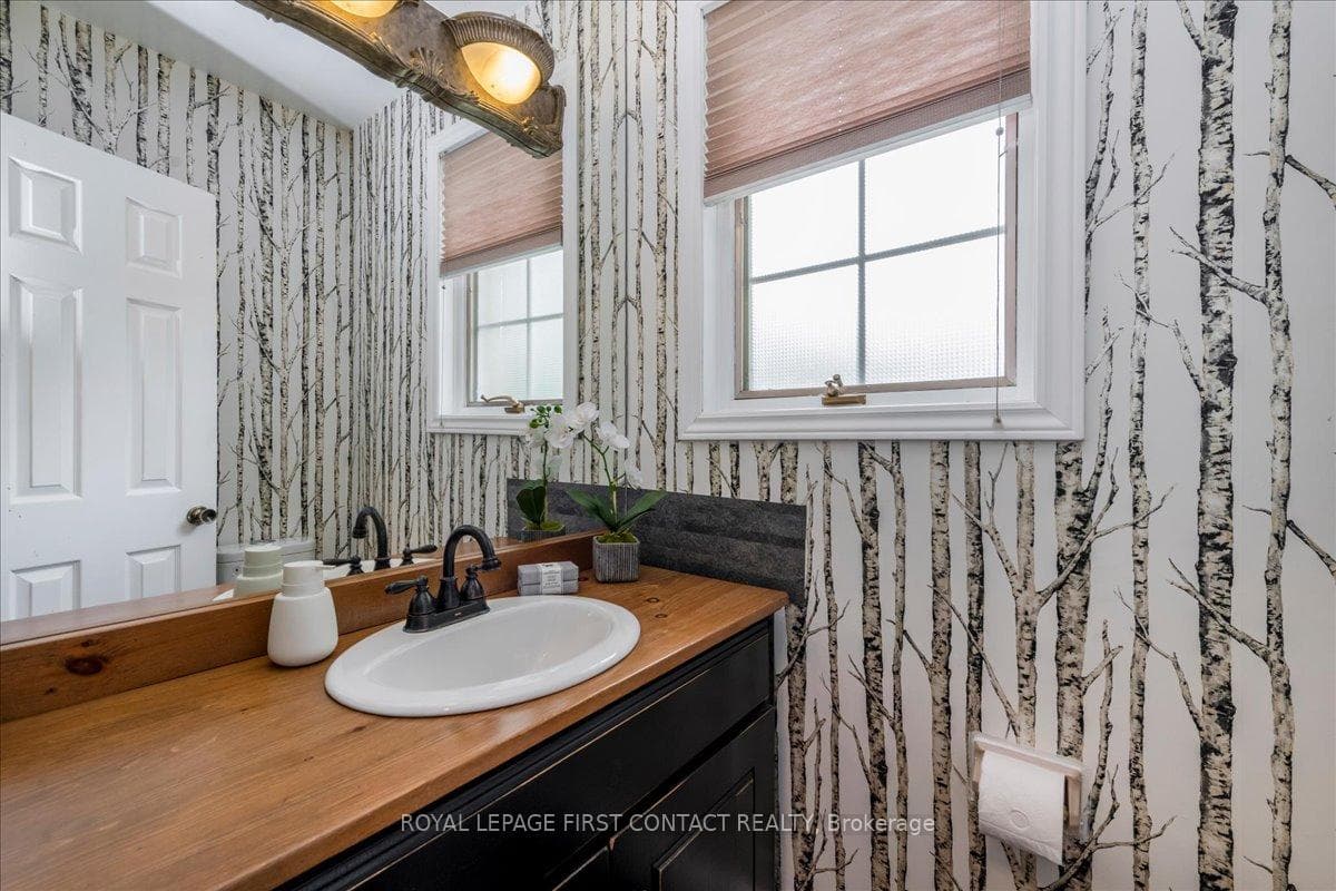 11 Forestwood Lane — property photo