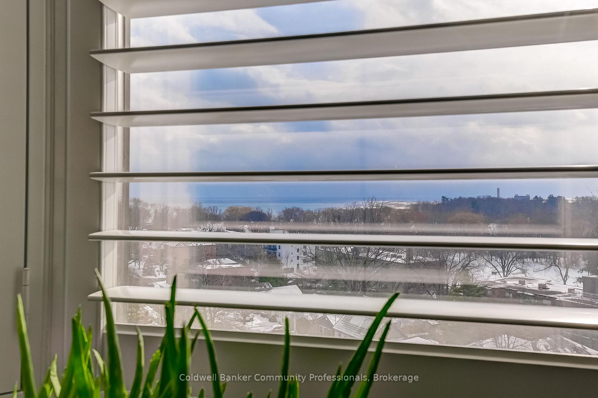 804- 3845 Lake Shore Boulevard — property photo