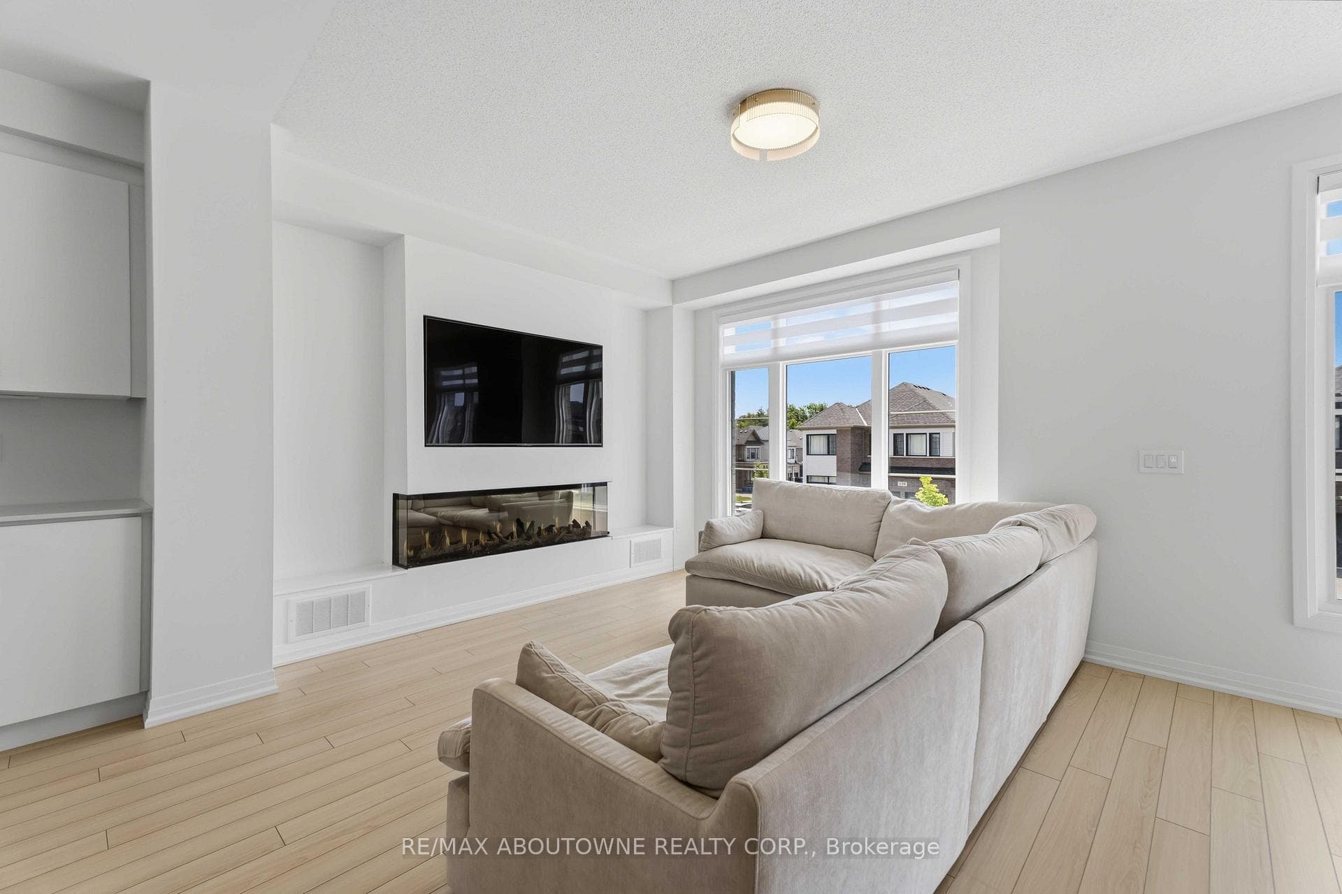 170 Spitfire Drive — property photo