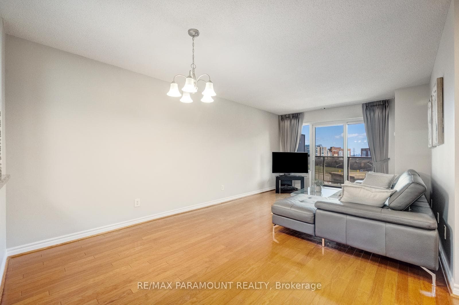 616- 25 Kingsbridge Garden Circle — property photo