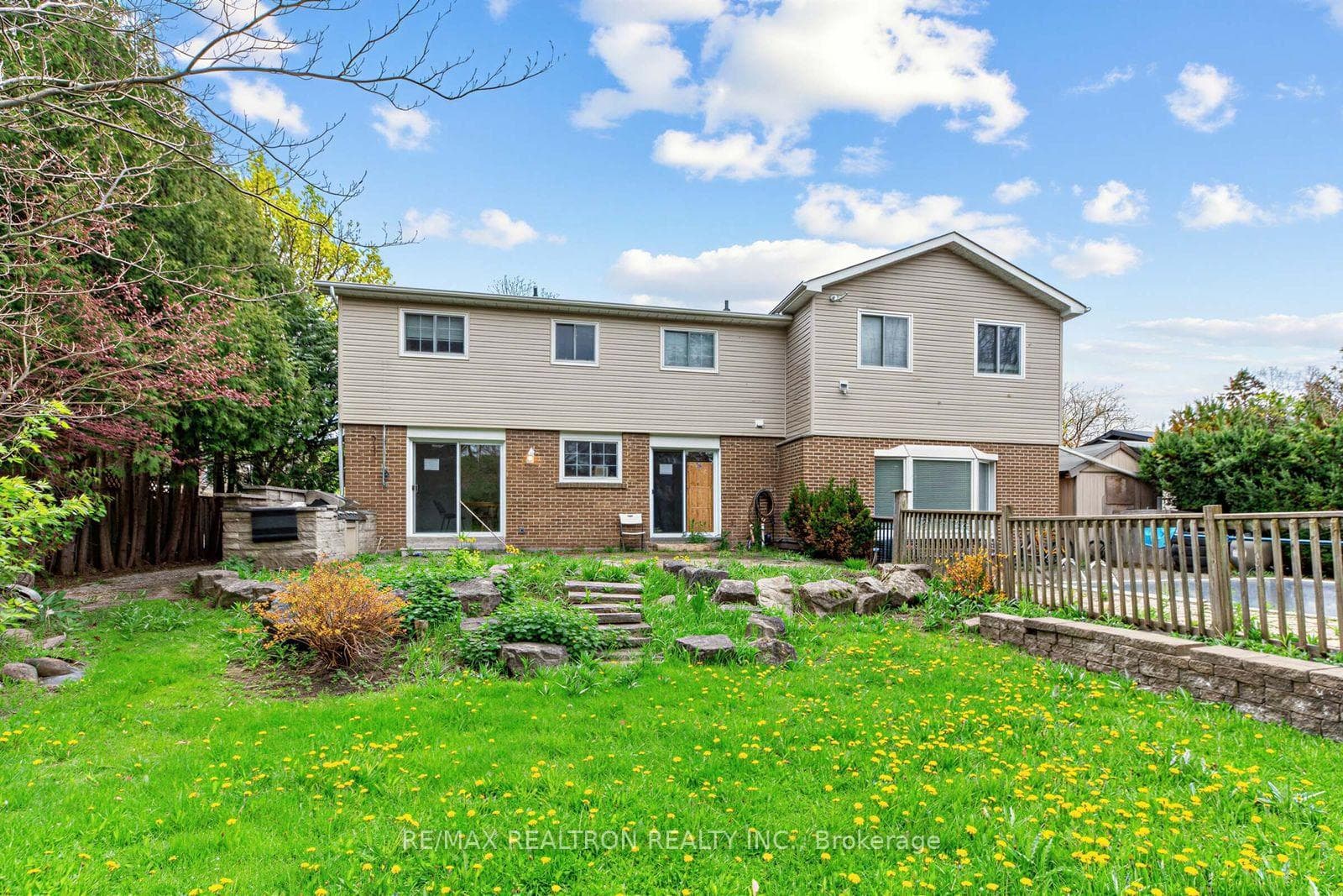 8 Gallacher Avenue — property photo