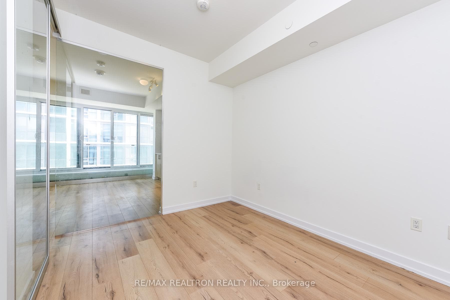 513- 1195 The Queensway N/A — property photo