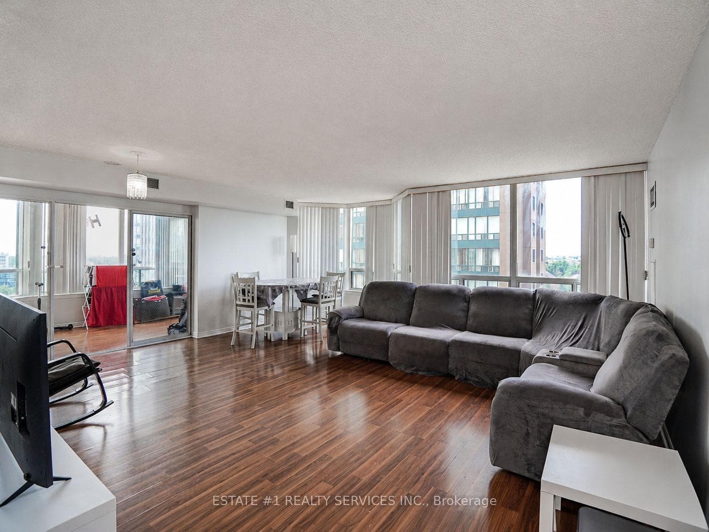 904- 135 Hillcrest Avenue — property photo