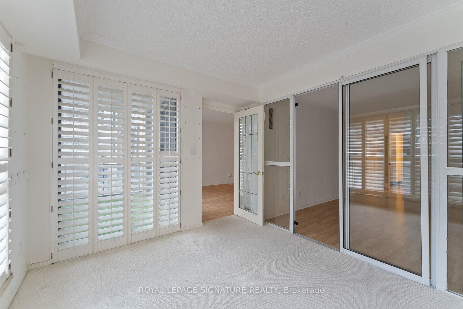 206- 18 Hollywood Avenue — property photo
