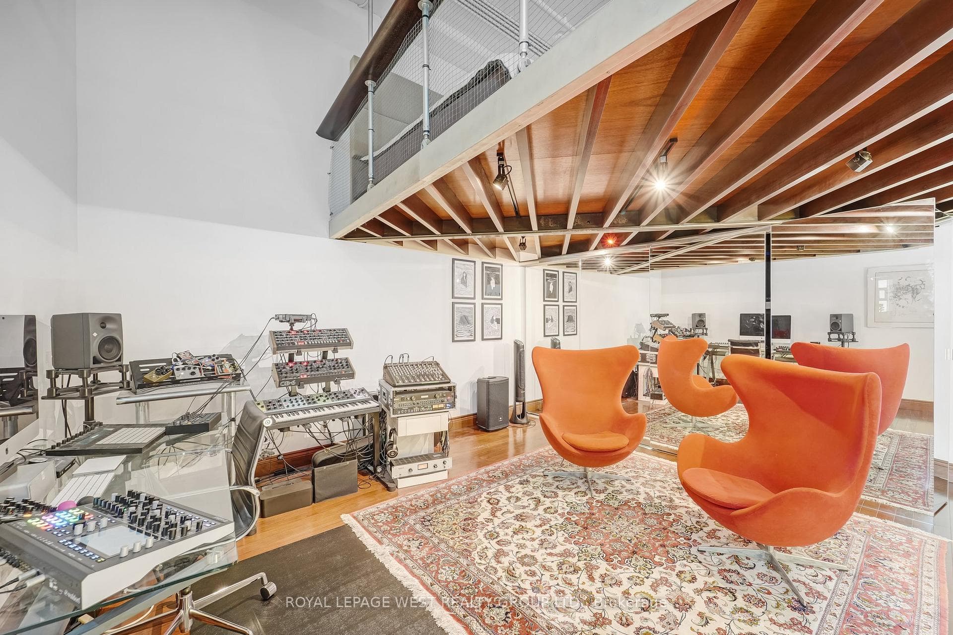 416- 90 Sumach Street — property photo