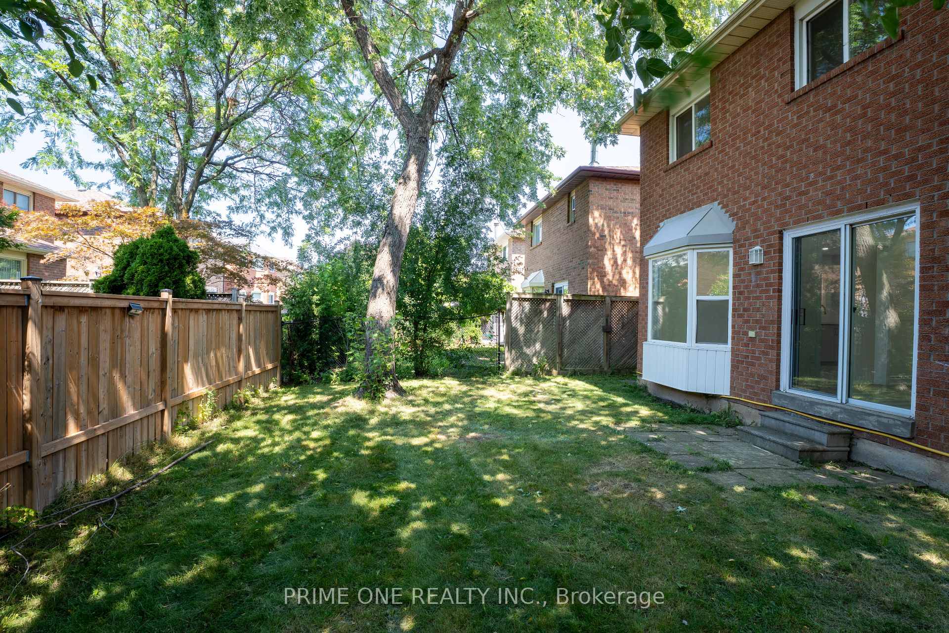 3290 Cambourne Crescent — property photo