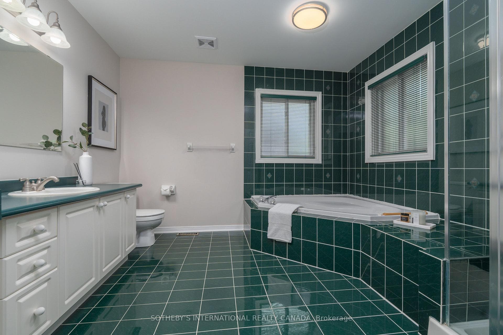 5550 Middleport Crescent — property photo