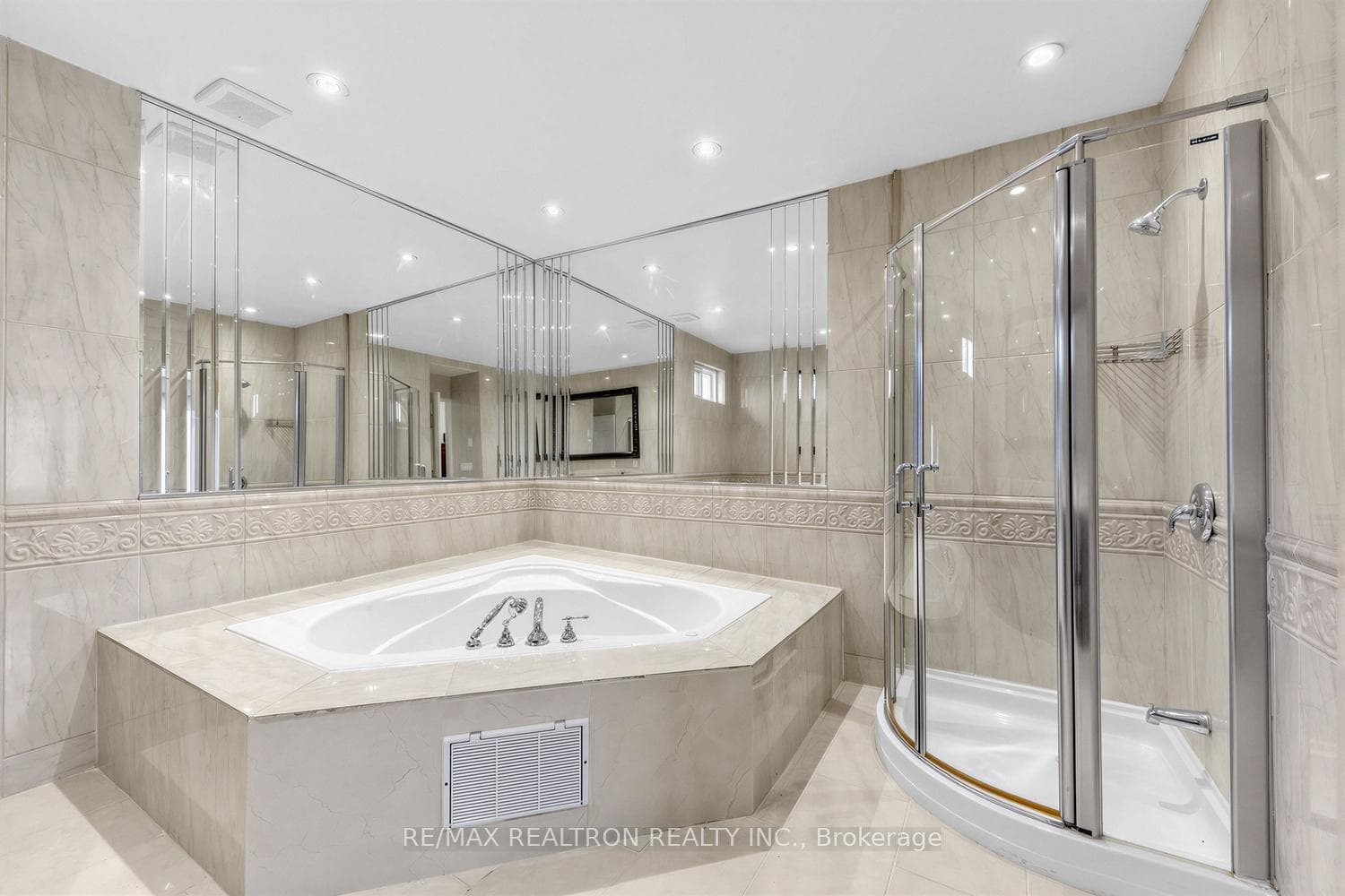 44 Pineway Boulevard — property photo