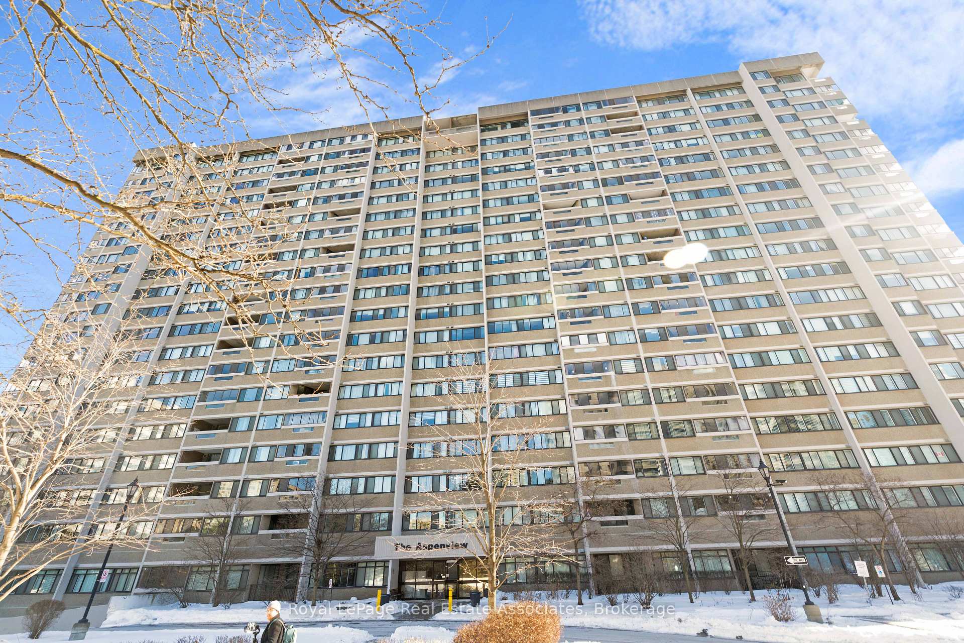912- 50 Elm Drive — property photo